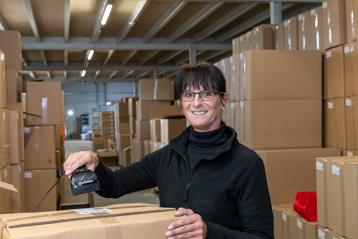 Versandmitarbeiterin bei ab-in-die-BOX
