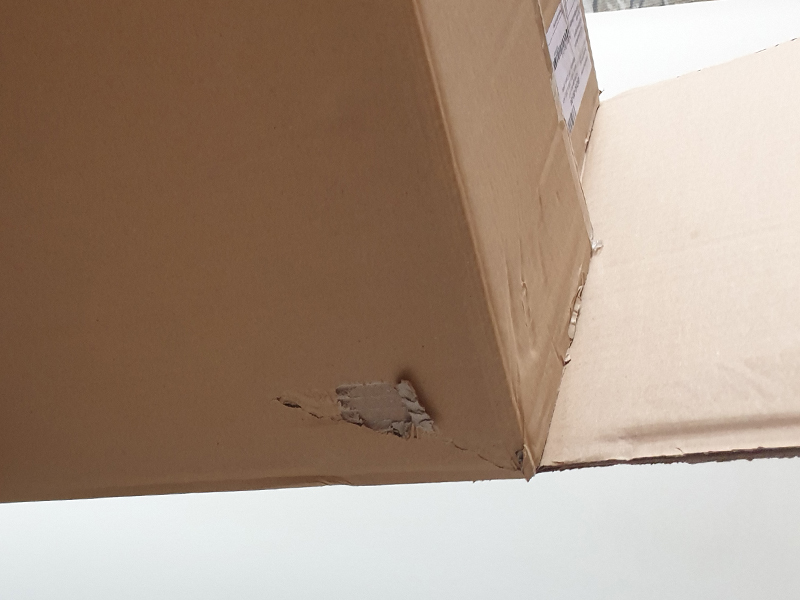 Transportschaden kaputter Karton