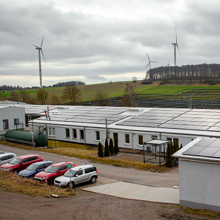 Photovoltaikanlage auf einem Gebäude von ab-in-die-BOX